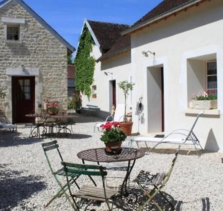 Chambres Et Table D'Hotes, Maisonnettes Individuelles Dans Propriete Privee Vézinnes Buitenkant foto
