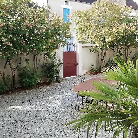 Chambres Et Table D'Hotes, Maisonnettes Individuelles Dans Propriete Privee Vézinnes Buitenkant foto