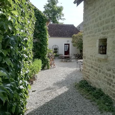 Chambres Et Table D'Hotes, Maisonnettes Individuelles Dans Propriete Privee Vézinnes Buitenkant foto