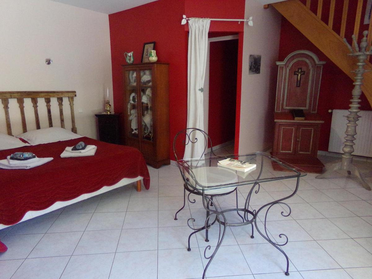 Chambres Et Table D'Hotes, Maisonnettes Individuelles Dans Propriete Privee Vézinnes Buitenkant foto