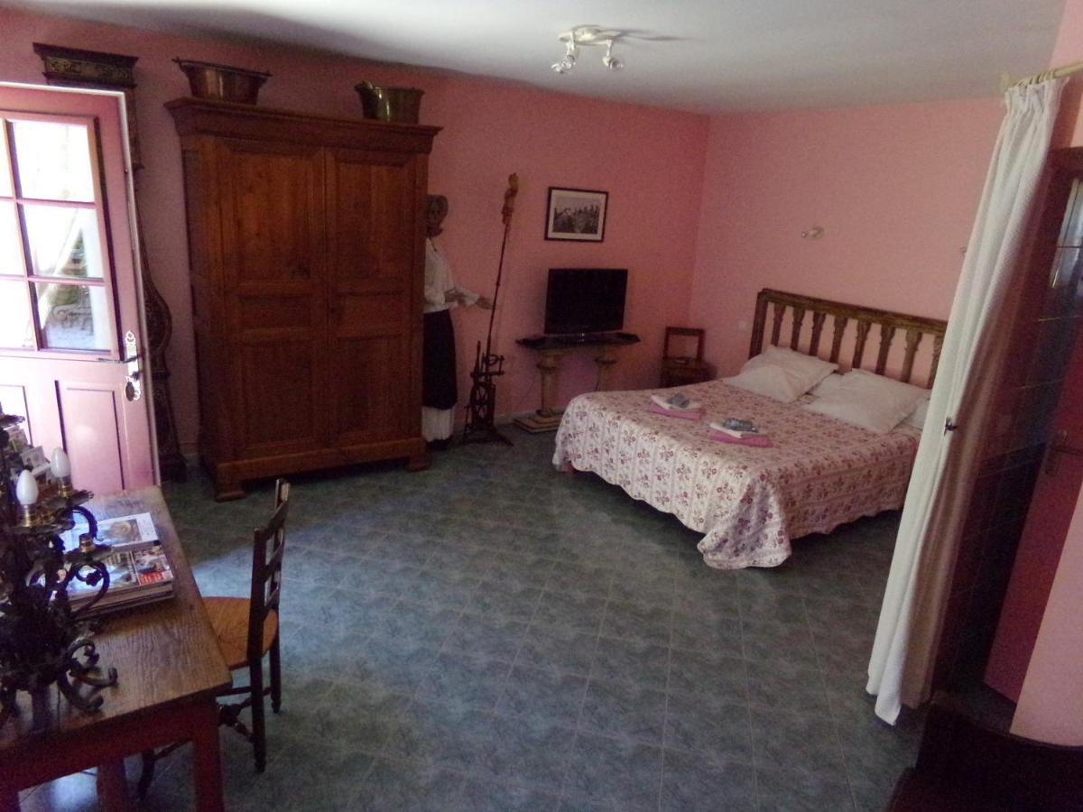 Chambres Et Table D'Hotes, Maisonnettes Individuelles Dans Propriete Privee Vézinnes Buitenkant foto