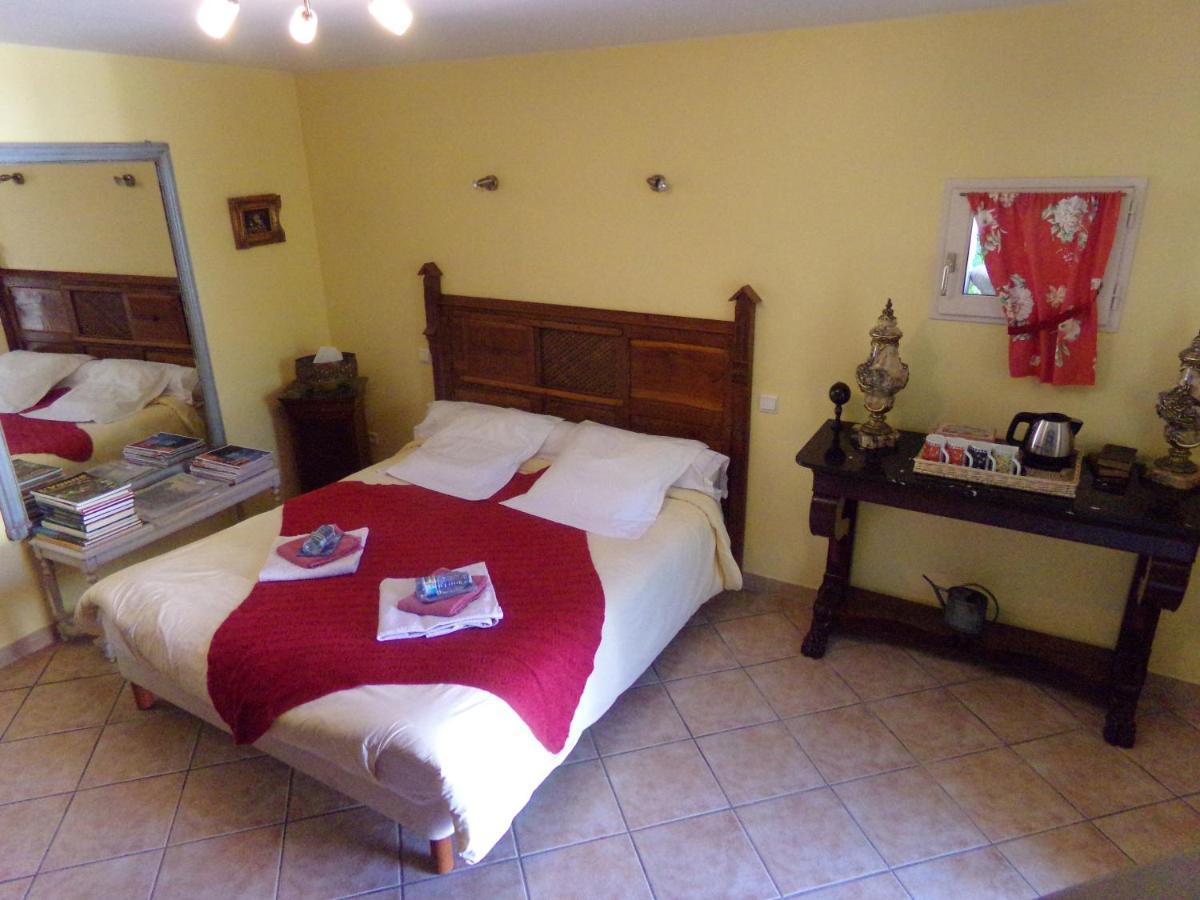 Chambres Et Table D'Hotes, Maisonnettes Individuelles Dans Propriete Privee Vézinnes Buitenkant foto