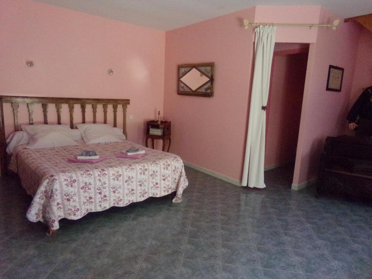 Chambres Et Table D'Hotes, Maisonnettes Individuelles Dans Propriete Privee Vézinnes Buitenkant foto
