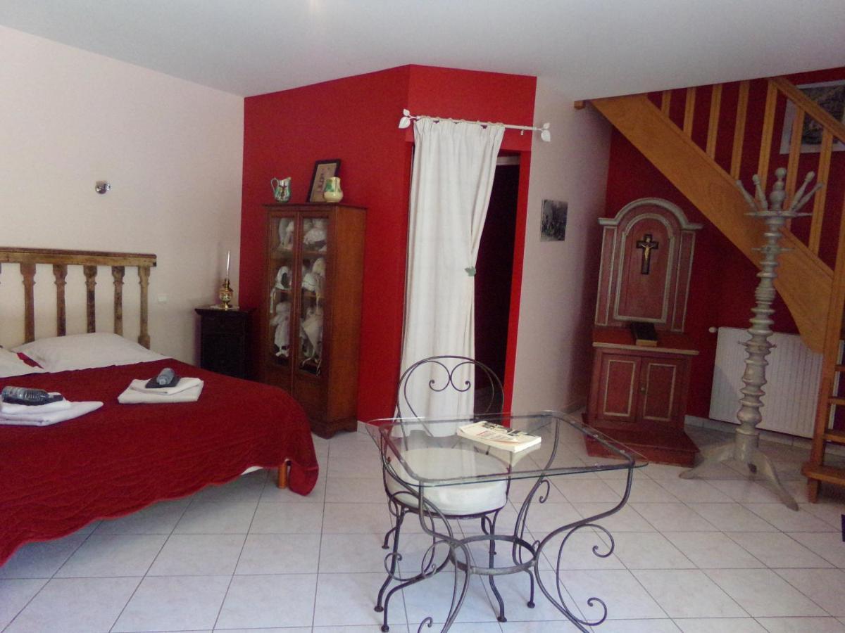 Chambres Et Table D'Hotes, Maisonnettes Individuelles Dans Propriete Privee Vézinnes Buitenkant foto