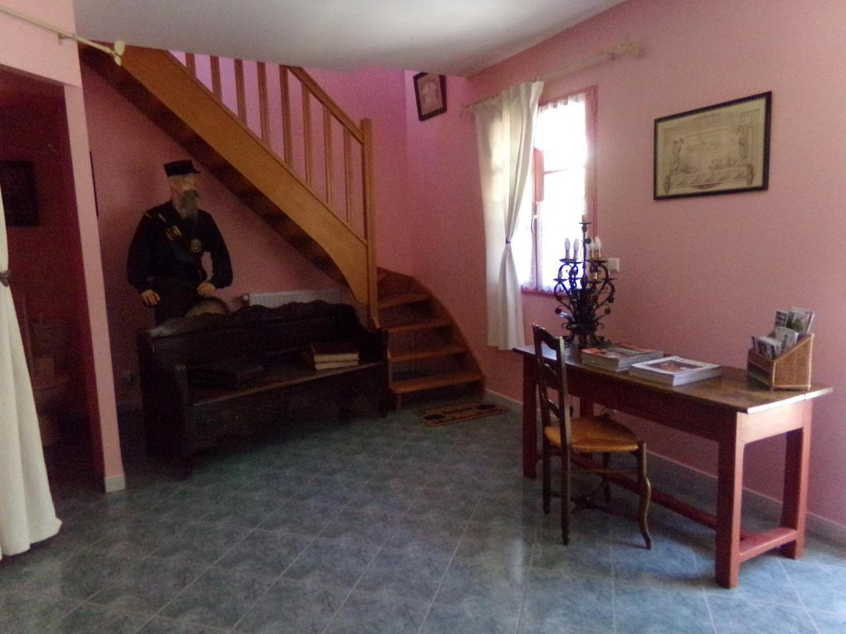 Chambres Et Table D'Hotes, Maisonnettes Individuelles Dans Propriete Privee Vézinnes Buitenkant foto