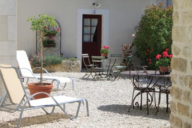Chambres Et Table D'Hotes, Maisonnettes Individuelles Dans Propriete Privee Vézinnes Buitenkant foto