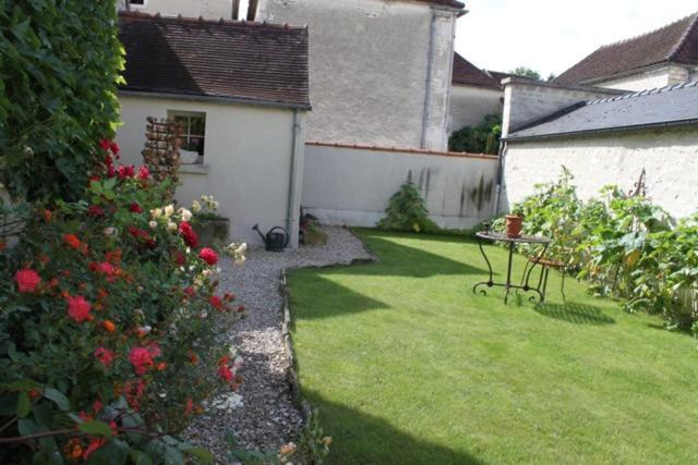 Chambres Et Table D'Hotes, Maisonnettes Individuelles Dans Propriete Privee Vézinnes Buitenkant foto