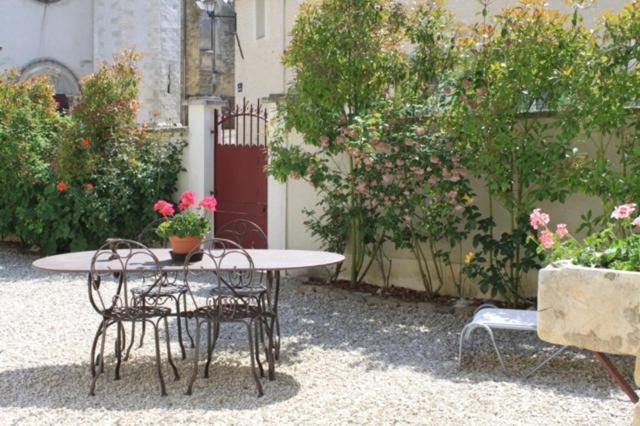 Chambres Et Table D'Hotes, Maisonnettes Individuelles Dans Propriete Privee Vézinnes Buitenkant foto