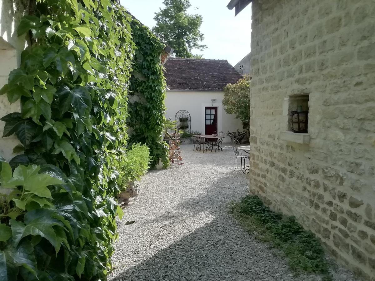 Chambres Et Table D'Hotes, Maisonnettes Individuelles Dans Propriete Privee Vézinnes Buitenkant foto