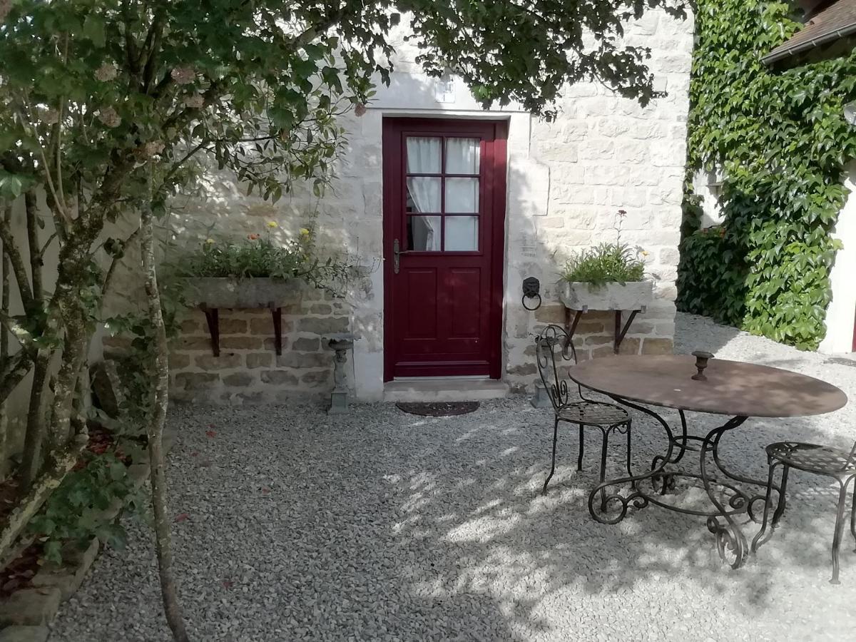 Chambres Et Table D'Hotes, Maisonnettes Individuelles Dans Propriete Privee Vézinnes Buitenkant foto